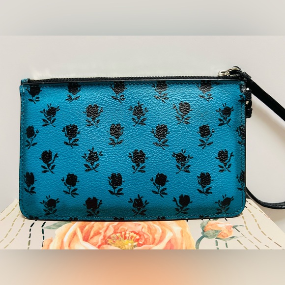 🍁Coach Teal and Black Floral Wristlet EUC - Picture 4 of 5